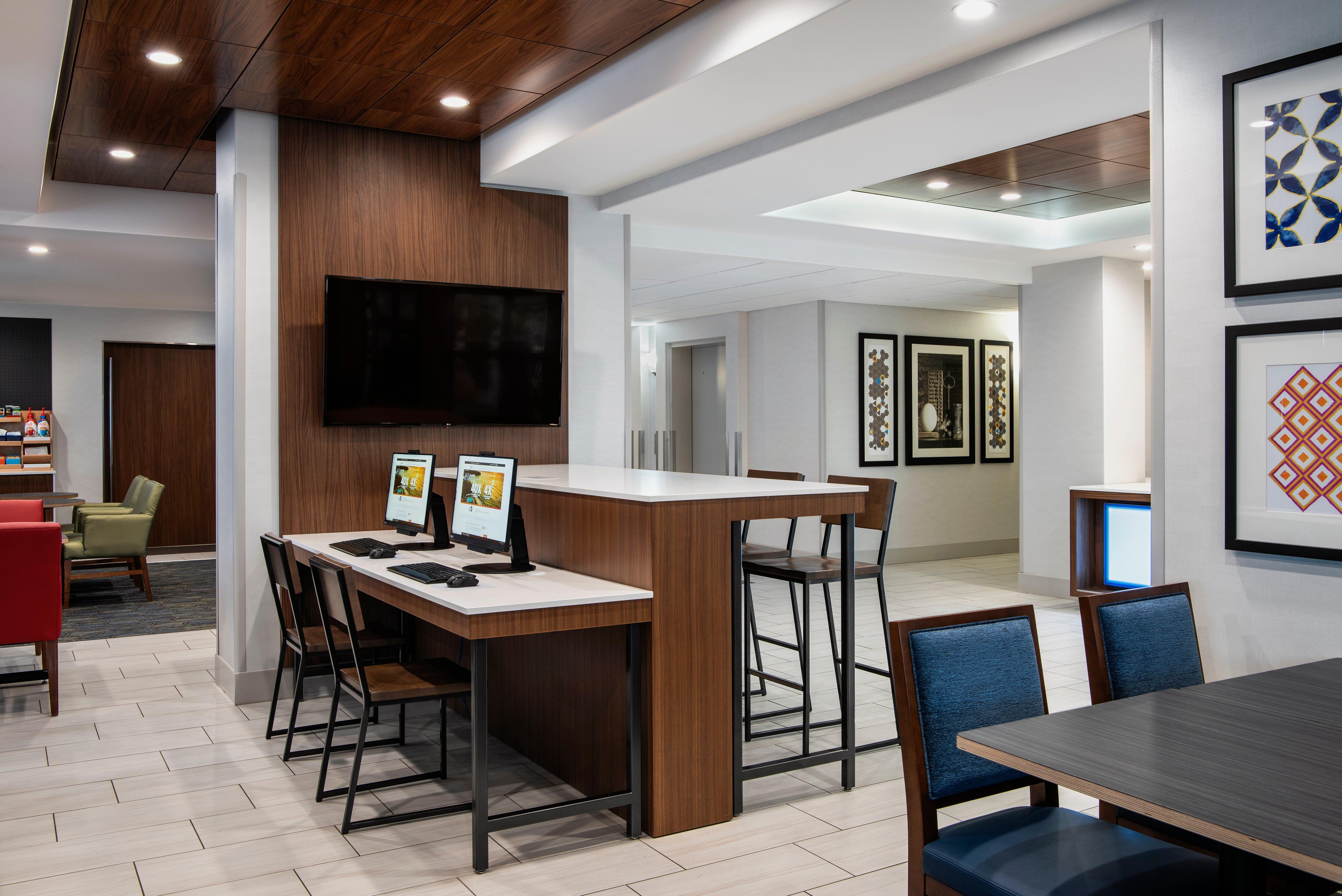 Holiday Inn Express Hotel & Suites Saskatoon By Ihg Exterior foto