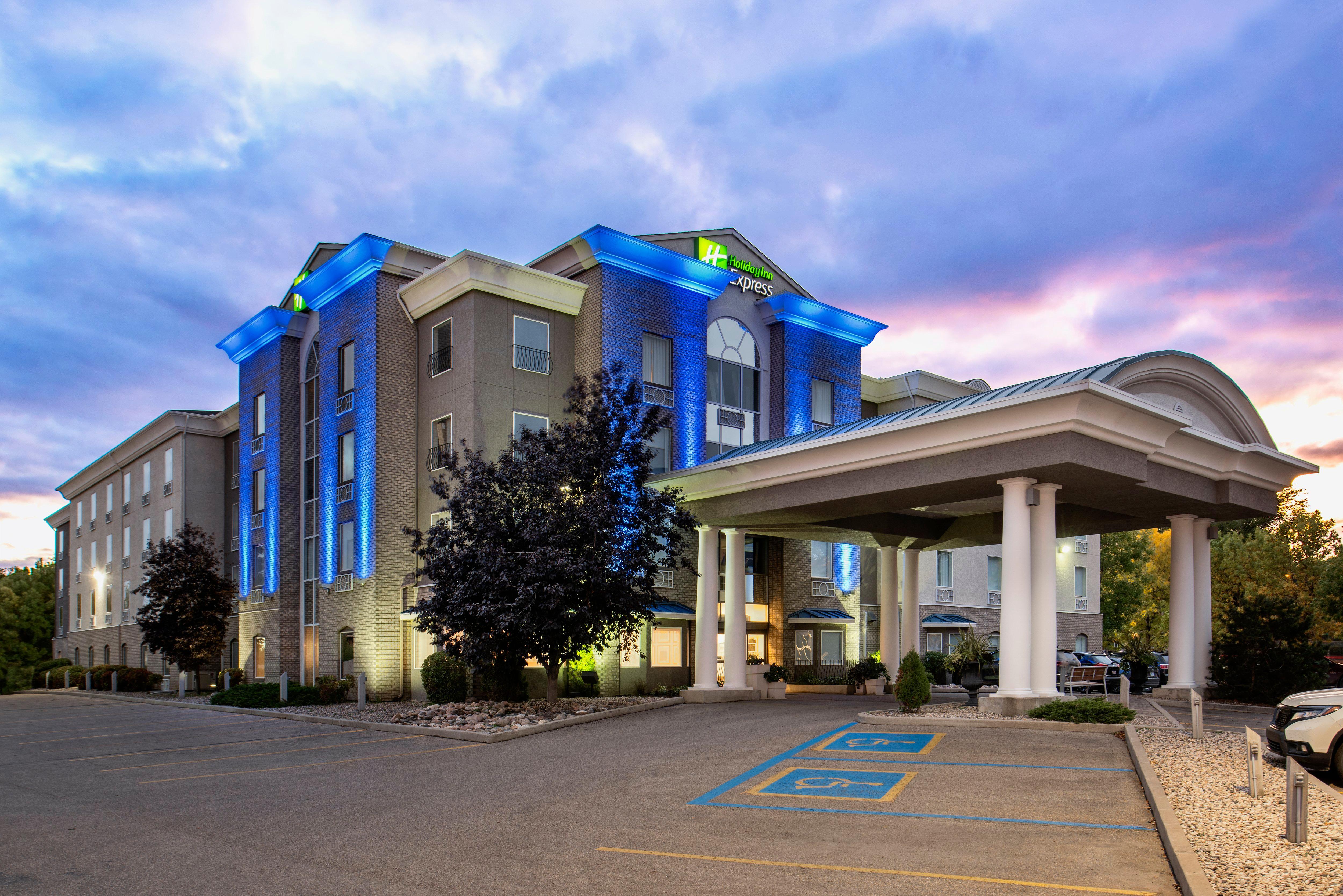 Holiday Inn Express Hotel & Suites Saskatoon By Ihg Exterior foto