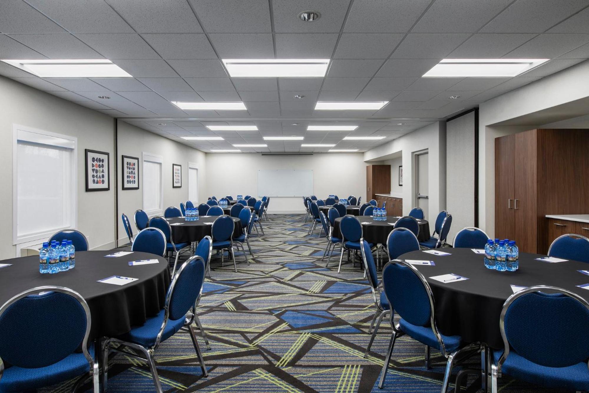 Holiday Inn Express Hotel & Suites Saskatoon By Ihg Exterior foto